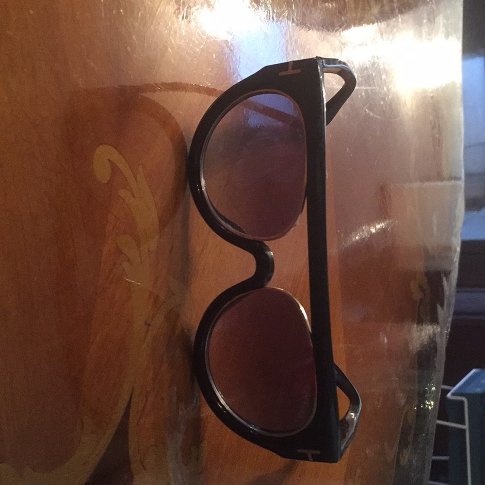 Tom Ford auth Black sunglasses reposh. No case